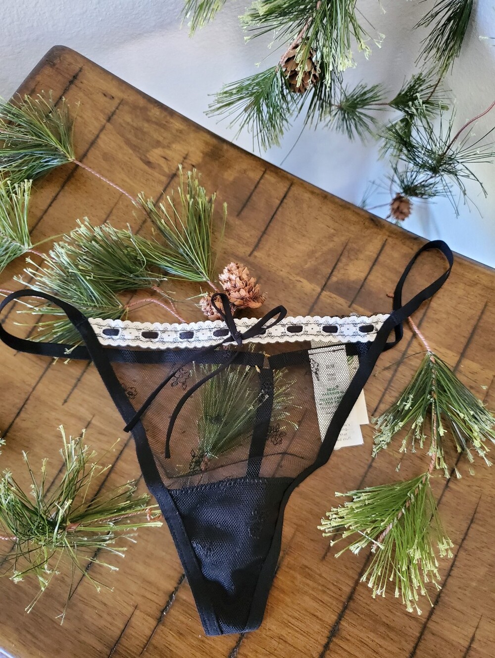 NWT Aerie Show Off Vintage Femme Embroidered Lace Bow Thong Underwear